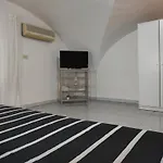 Maya\'S House